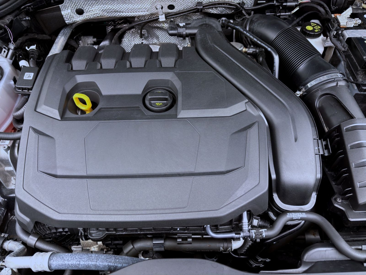 Thumb 17: Volkswagen Golf 1.5 TSI R-LINE PDC LED KLIMA DAB+