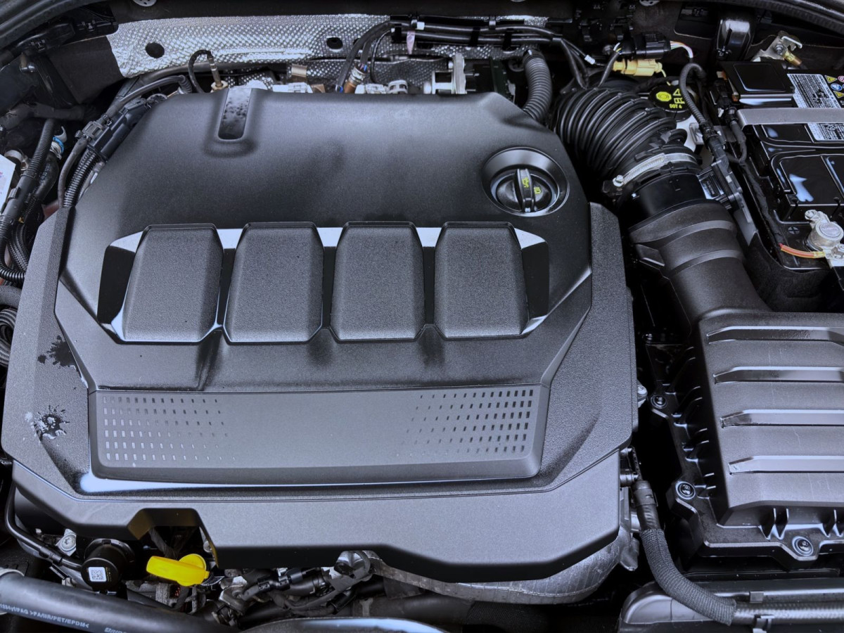 Thumb 18: Volkswagen Golf 2.0 TDI DSG ACTIVE PANO AHK NAVI IQ.LIGHT