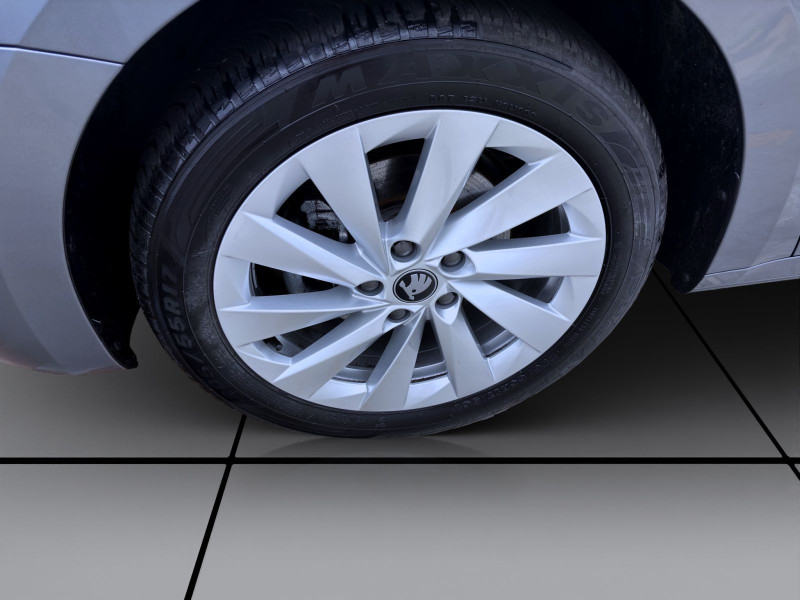 Bild 8: Škoda Octavia Combi 2.0 TDI DSG SELECTION NAVI KLIMA PDC SHZG