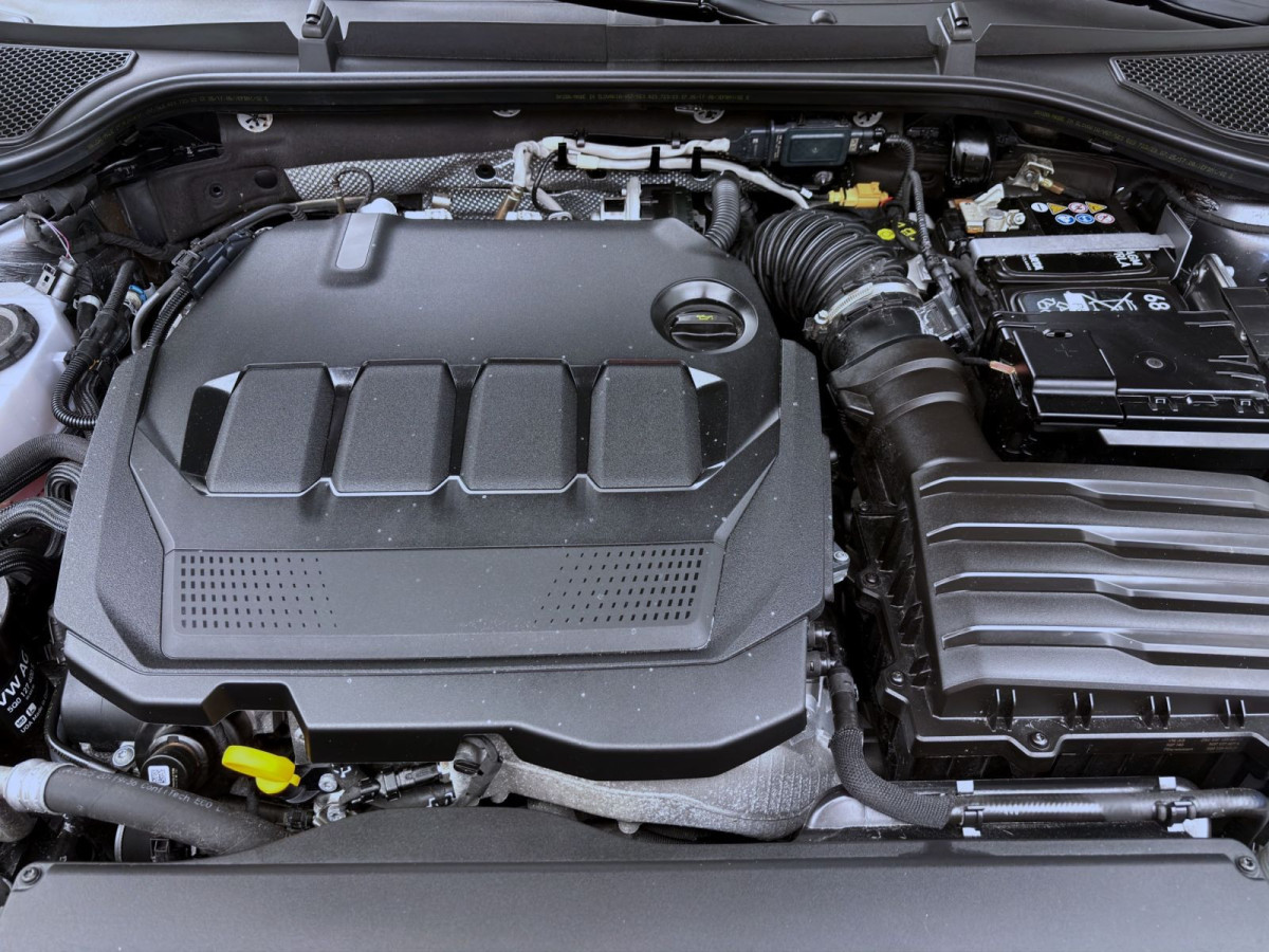 Thumb 18: Škoda Octavia Combi 2.0 TDI DSG SELECTION NAVI KLIMA PDC SHZG