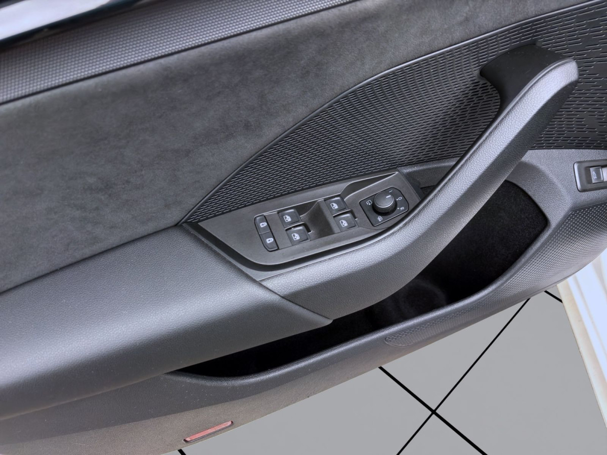 Thumb 10: Škoda Octavia Combi 2.0 TDI DSG RS NAVI AHK PANO KLIMA