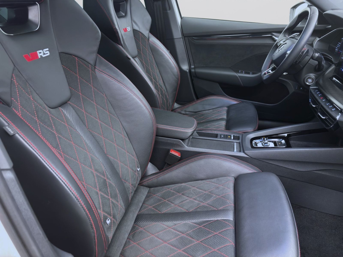 Thumb 16: Škoda Octavia Combi 2.0 TDI DSG RS NAVI AHK PANO KLIMA