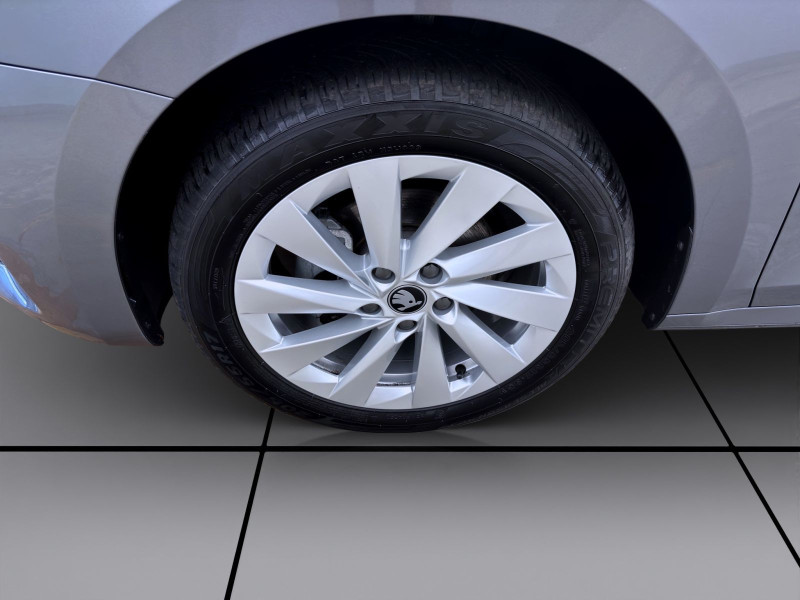 Bild 8: Škoda Octavia Combi 2.0 TDI DSG SELECTION NAVI AHK SHZG PDC