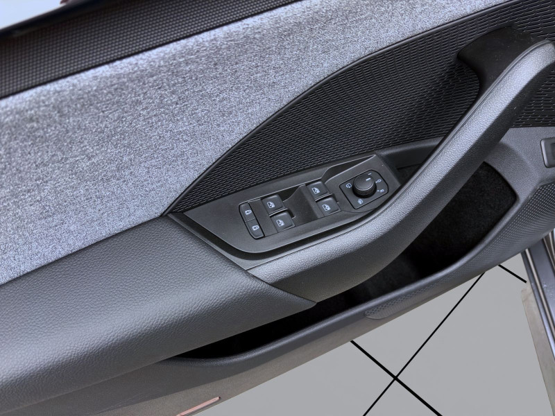 Bild 10: Škoda Octavia Combi 2.0 TDI DSG SELECTION NAVI AHK SHZG PDC