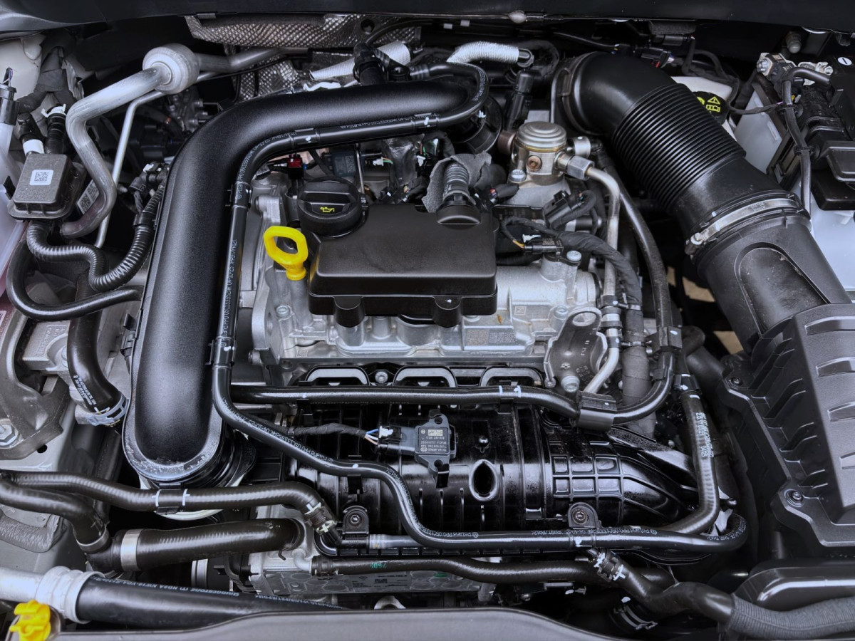 Thumb 18: Volkswagen T-Cross 1.0 TSI R-LINE IQ.LIGHT KAMERA PDC SITZHZG