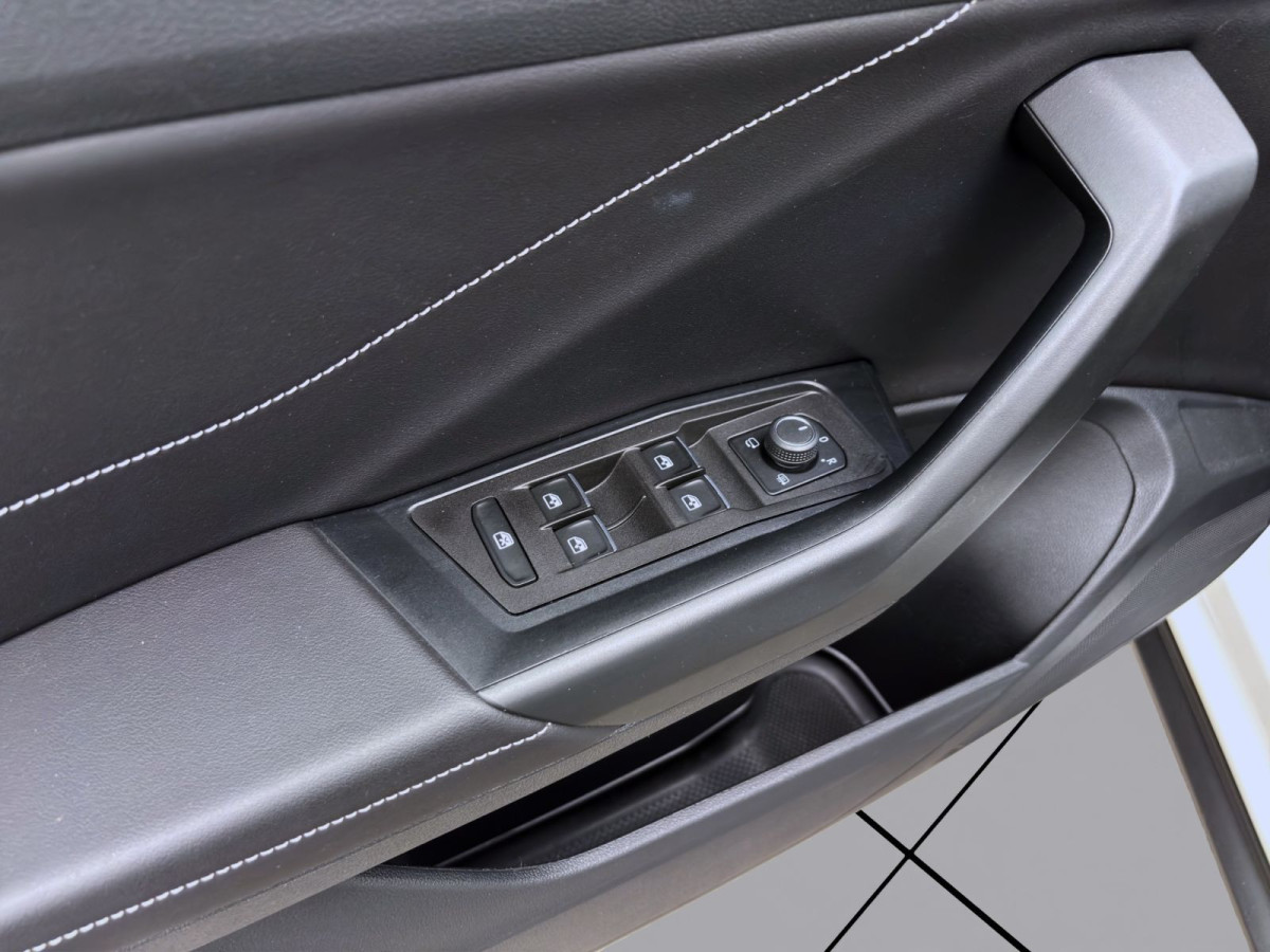 Thumb 10: Volkswagen T-Roc 2.0 TDI DSG R-LINE AHK NAVI KAMERA LED+