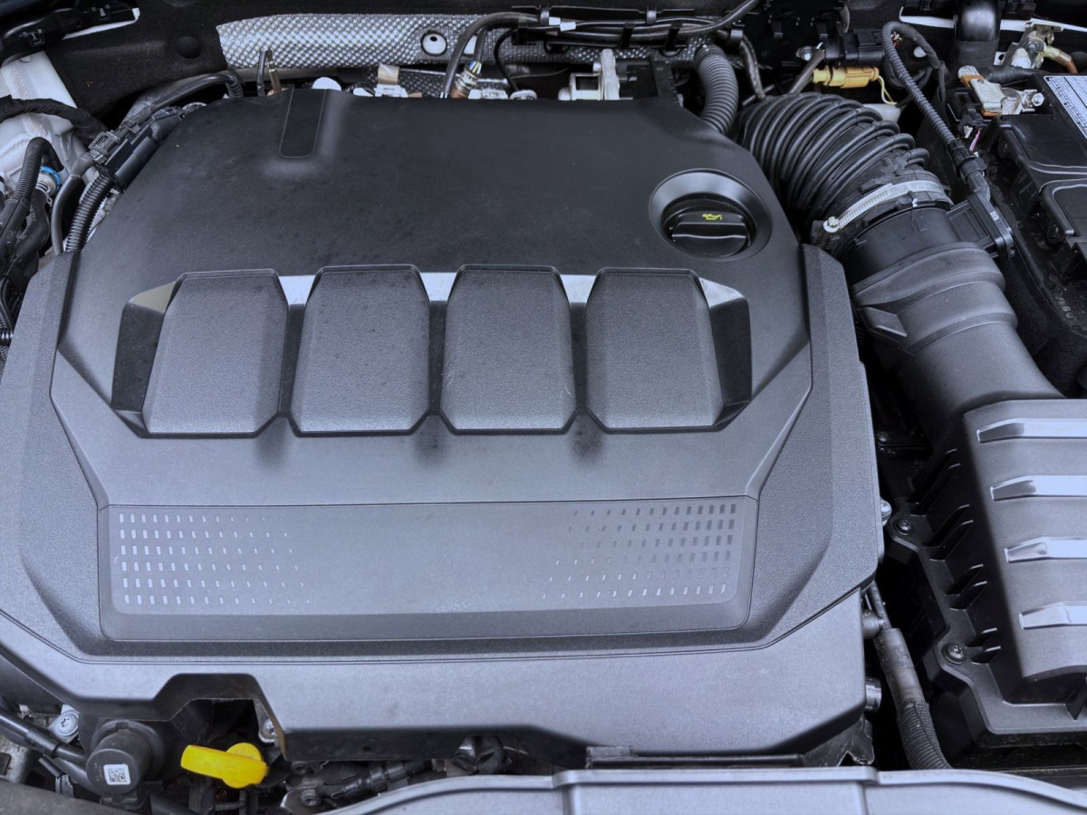 Thumb 17: Volkswagen T-Roc 2.0 TDI DSG R-LINE AHK NAVI KAMERA LED+