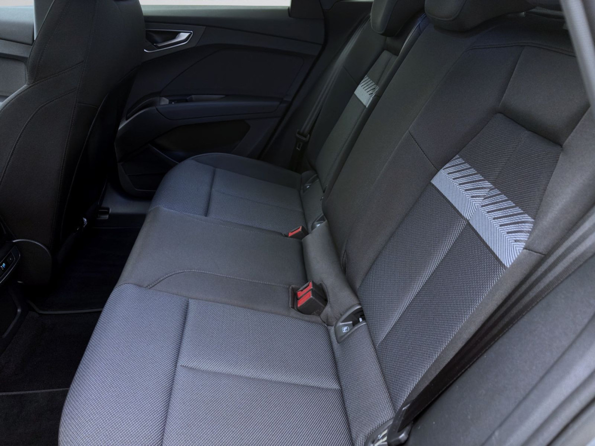 Thumb 17: Audi Q4 e-tron 50 Q S LINE NAVI PDC LED SITZHZG VIRTUAL