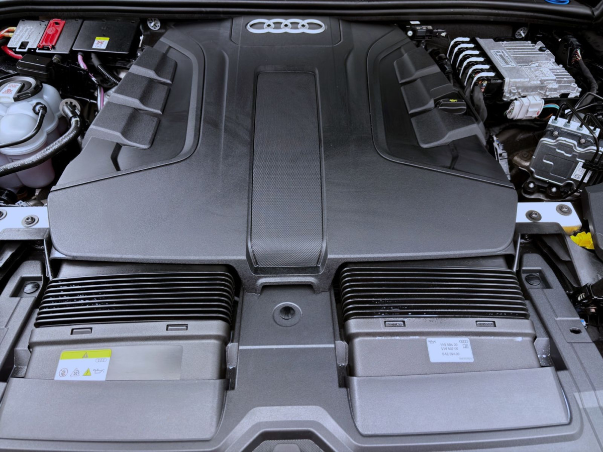 Thumb 18: Audi Q8 50 TDI Q S LINE SPORT PANO AHK B&O HD-MATRIX