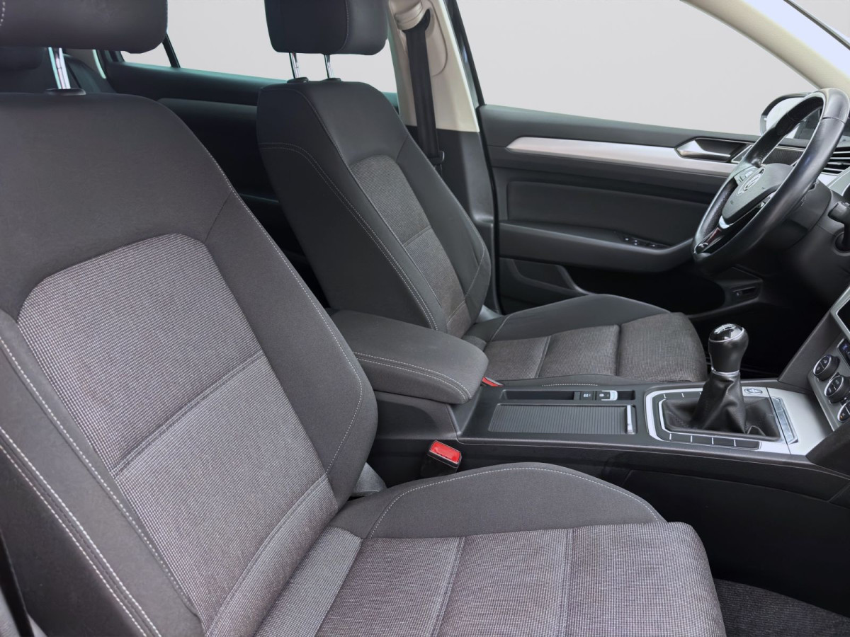 Thumb 16: Volkswagen Passat Variant 1.5 TSI COMFORTLINE NAVI SITZHZG KLIMA PDC