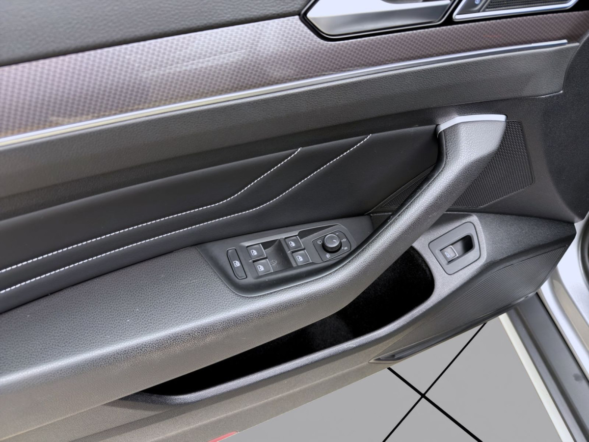 Thumb 10: Volkswagen Passat Variant 2.0 TDI DSG 4M ALLTRACK AHK NAVI KAMERA SITZHZG