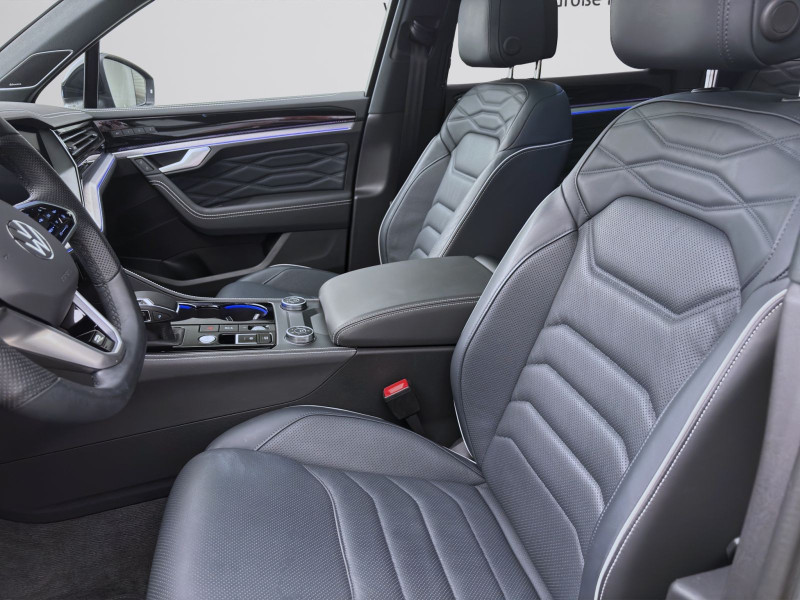 Bild 9: Volkswagen Touareg 3.0 TSI Tiptronic 4M R-LINE STDHZG PANO IQ.LIGHT LM22
