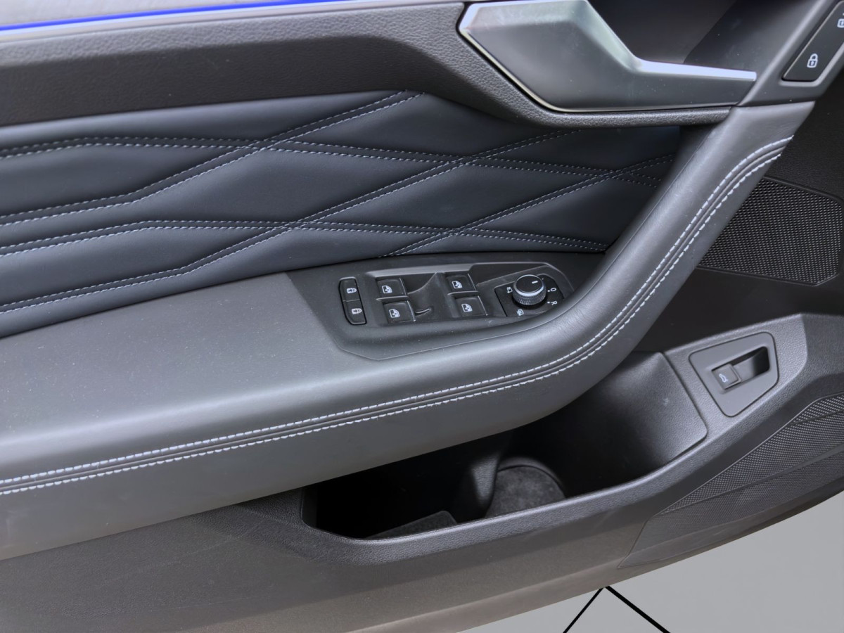 Thumb 10: Volkswagen Touareg 3.0 TSI Tiptronic 4M R-LINE STDHZG PANO IQ.LIGHT LM22