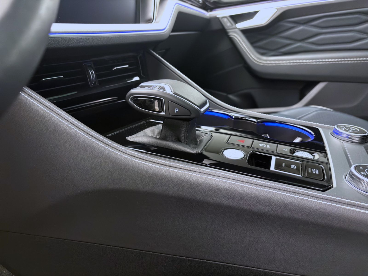 Thumb 14: Volkswagen Touareg 3.0 TSI Tiptronic 4M R-LINE STDHZG PANO IQ.LIGHT LM22