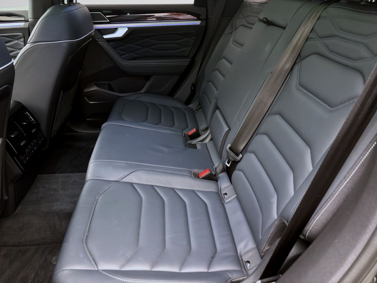 Thumb 15: Volkswagen Touareg 3.0 TSI Tiptronic 4M R-LINE STDHZG PANO IQ.LIGHT LM22