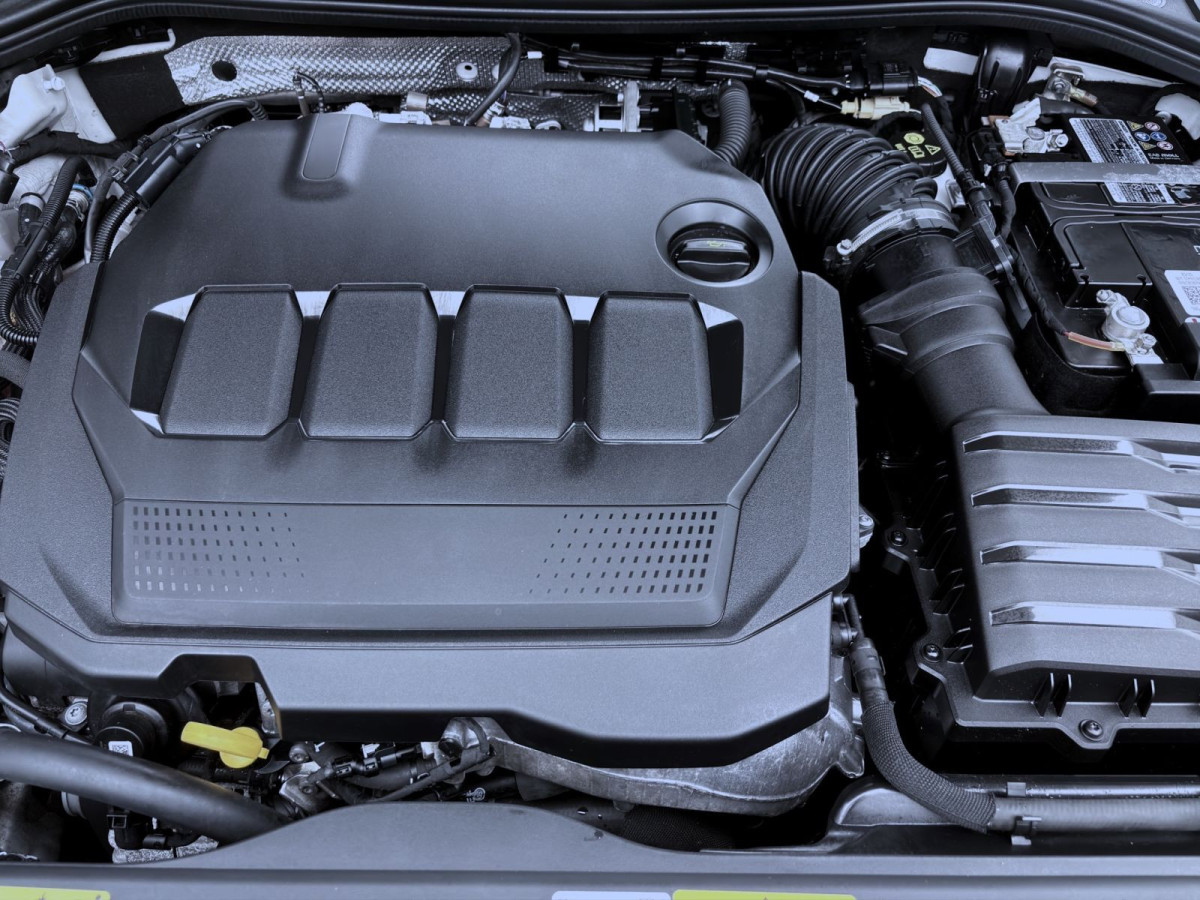 Thumb 18: Volkswagen Golf Variant 2.0 TDI DSG R-LINE AHK KAMERA NAVI PDC