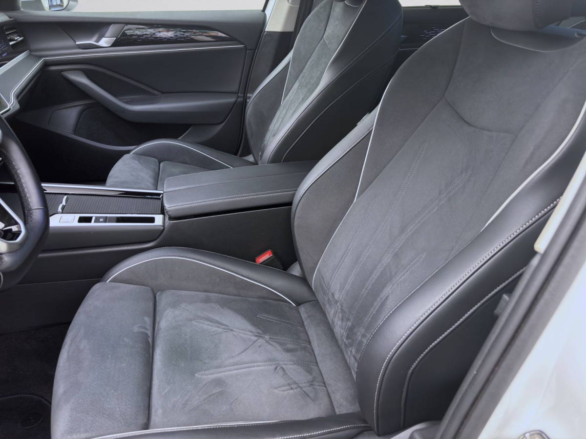 Thumb 9: Volkswagen Passat Variant 2.0 TDI DSG ELEGANCE STDHZG AHK NAVI IQ.LIGHT