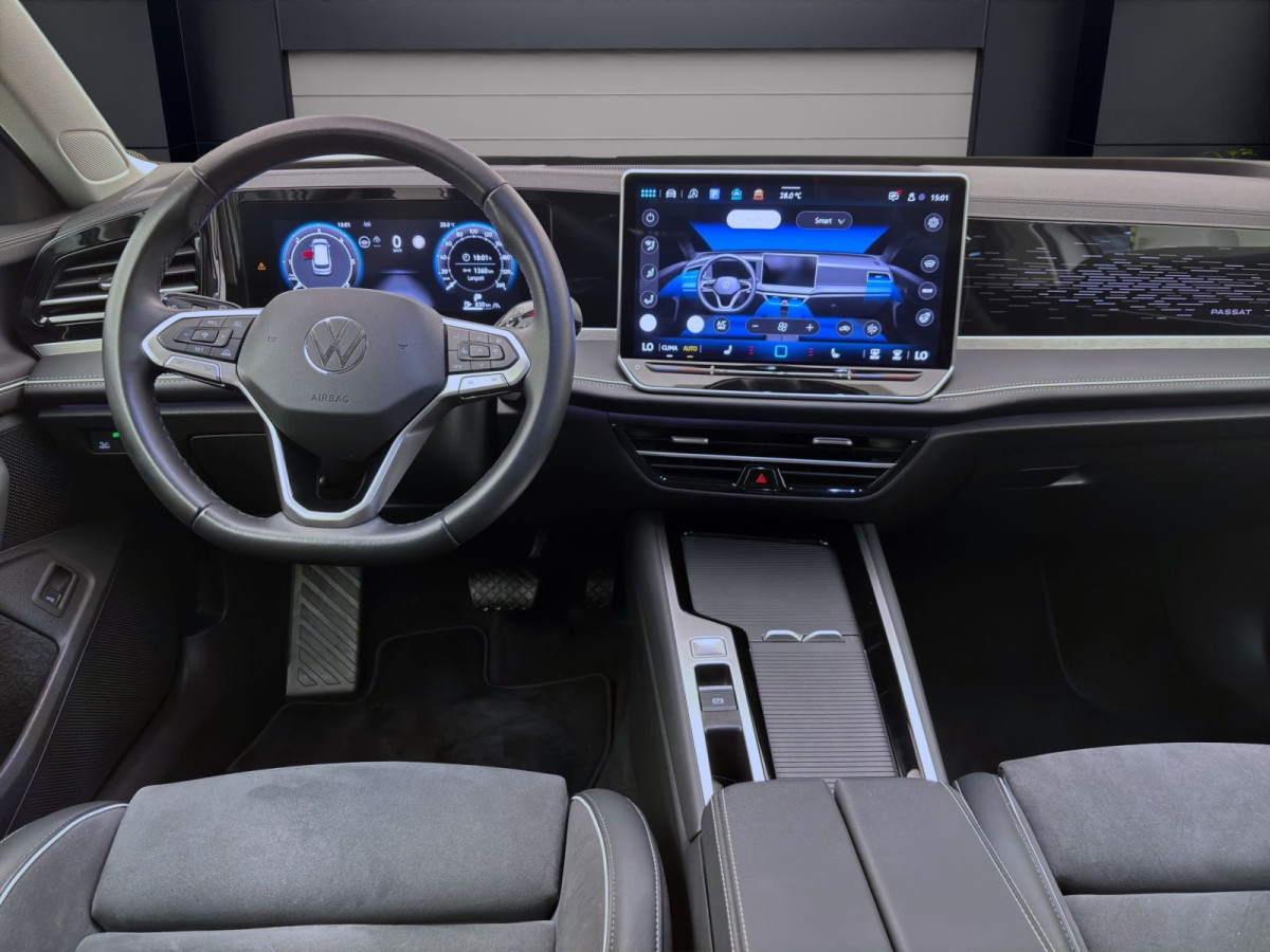 Thumb 13: Volkswagen Passat Variant 2.0 TDI DSG ELEGANCE STDHZG AHK NAVI IQ.LIGHT