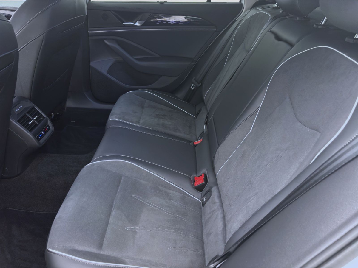 Thumb 15: Volkswagen Passat Variant 2.0 TDI DSG ELEGANCE STDHZG AHK NAVI IQ.LIGHT