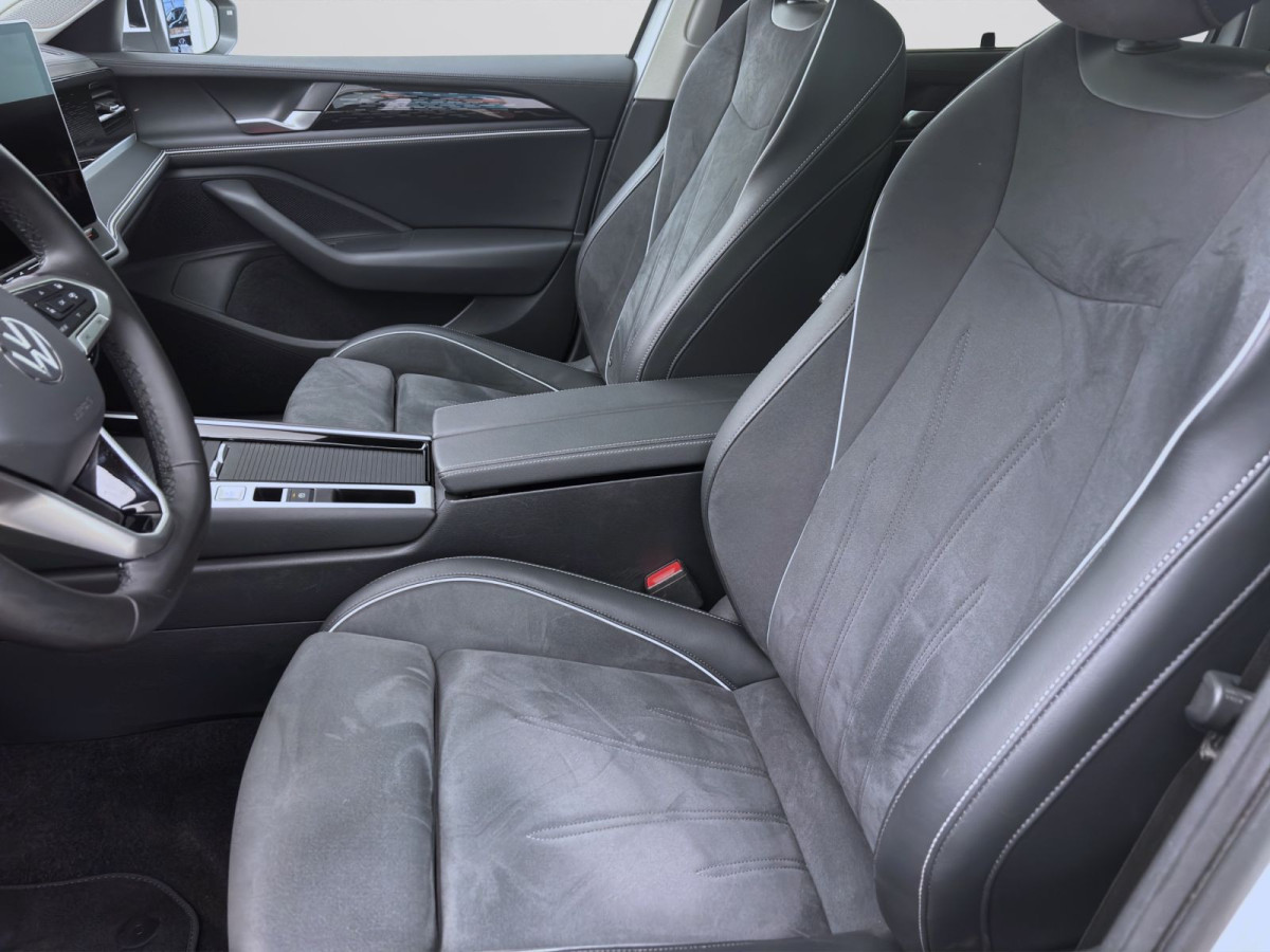 Thumb 9: Volkswagen Passat Variant 2.0 TDI DSG ELEGANCE STDHZG PANO AHK NAVI