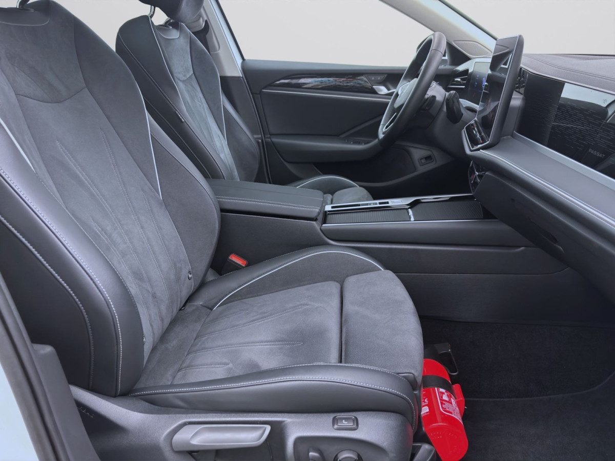 Thumb 12: Volkswagen Passat Variant 2.0 TDI DSG ELEGANCE STDHZG PANO AHK NAVI