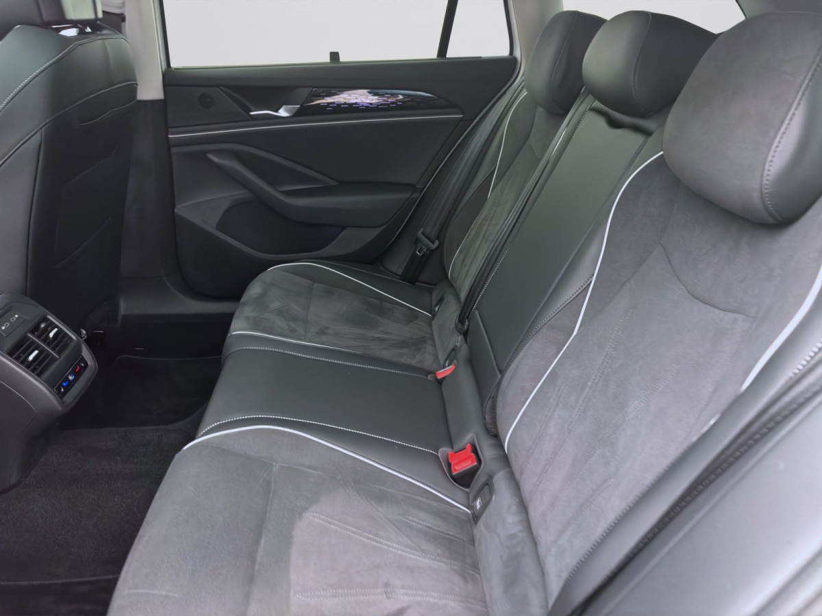 Thumb 15: Volkswagen Passat Variant 2.0 TDI DSG ELEGANCE STDHZG PANO AHK NAVI