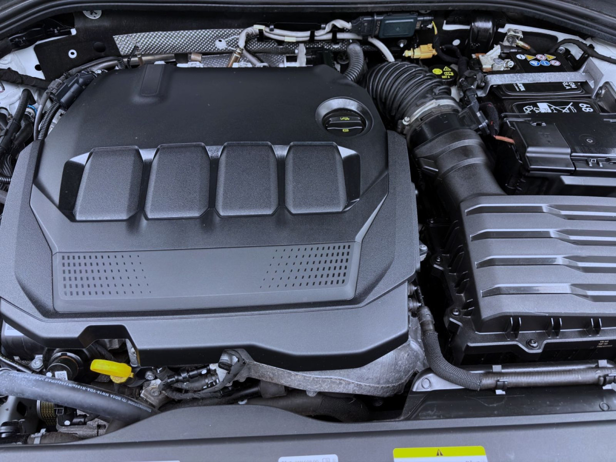 Thumb 18: Volkswagen Passat Variant 2.0 TDI DSG ELEGANCE STDHZG PANO AHK NAVI