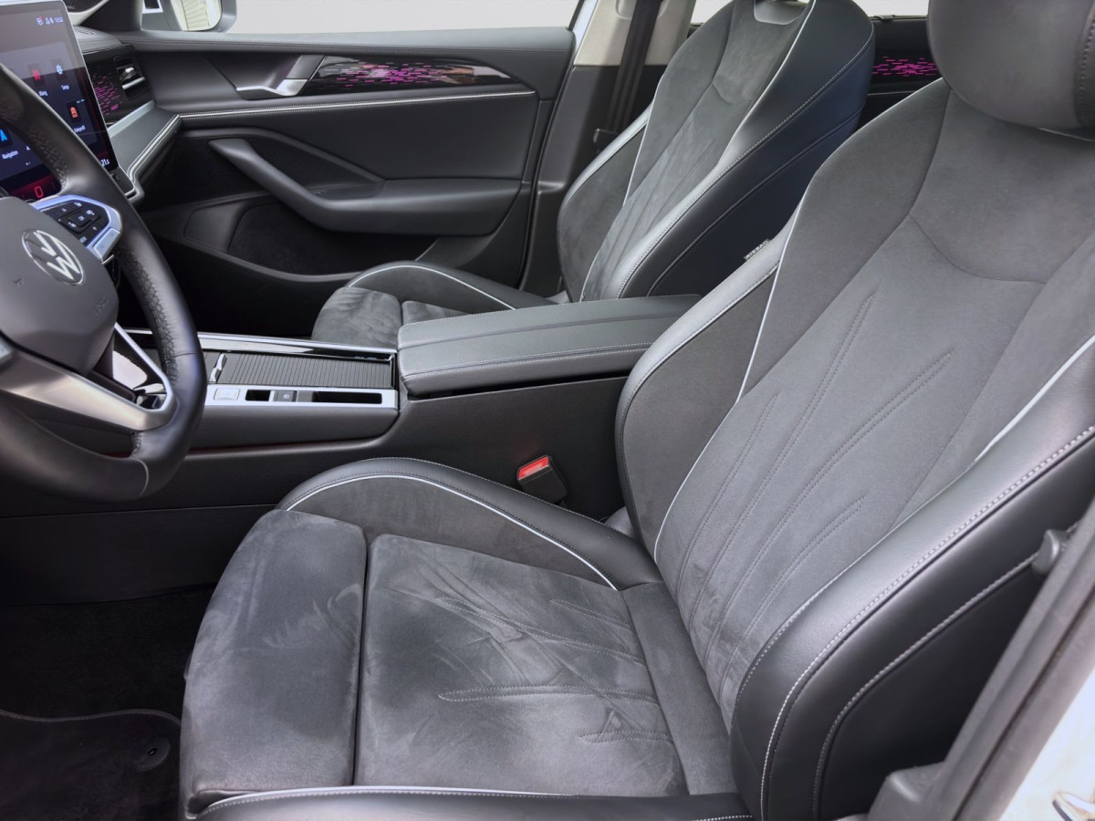 Thumb 9: Volkswagen Passat Variant 2.0 TDI DSG ELEGANCE PANO AHK NAVI IQ.LIGHT
