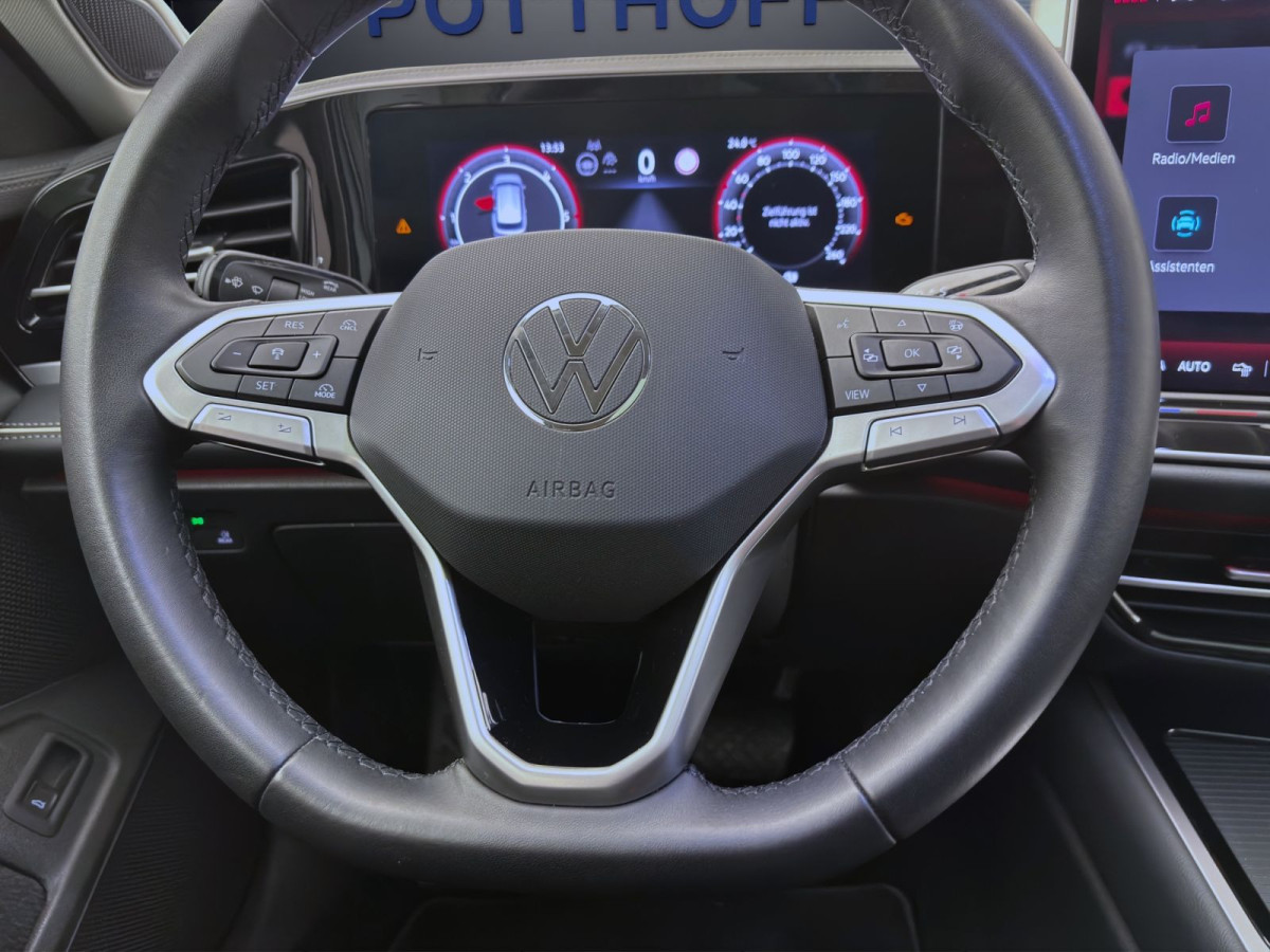 Thumb 12: Volkswagen Passat Variant 2.0 TDI DSG ELEGANCE PANO AHK NAVI IQ.LIGHT