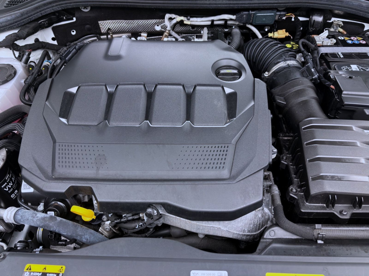 Thumb 18: Volkswagen Passat Variant 2.0 TDI DSG ELEGANCE PANO AHK NAVI IQ.LIGHT