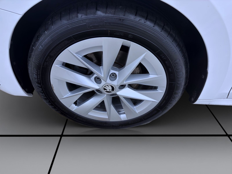 Bild 8: Škoda Octavia Combi 2.0 TDI DSG STYLE NAVI PDC SITZHZG HuD