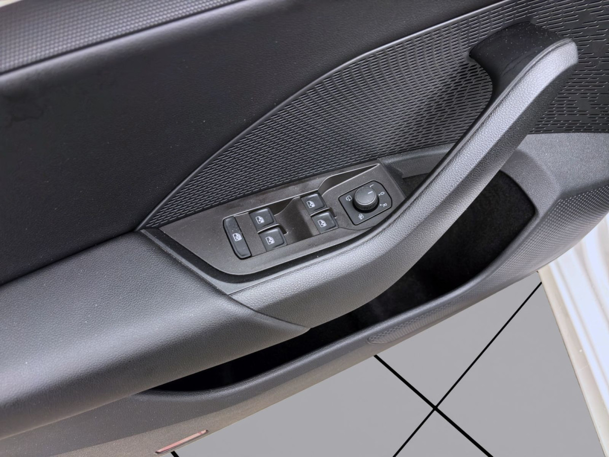 Thumb 10: Škoda Octavia Combi 2.0 TDI DSG STYLE AHK NAVI KAMERA HuD