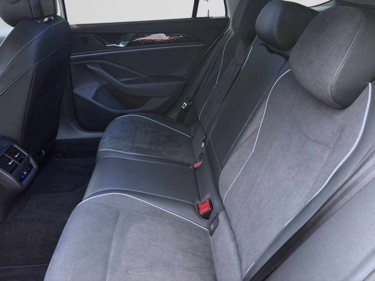 Thumb 15: Volkswagen Passat Variant 2.0 TDI DSG ELEGANCE NAVI KAMERA SITZHZG IQ.LIGHT