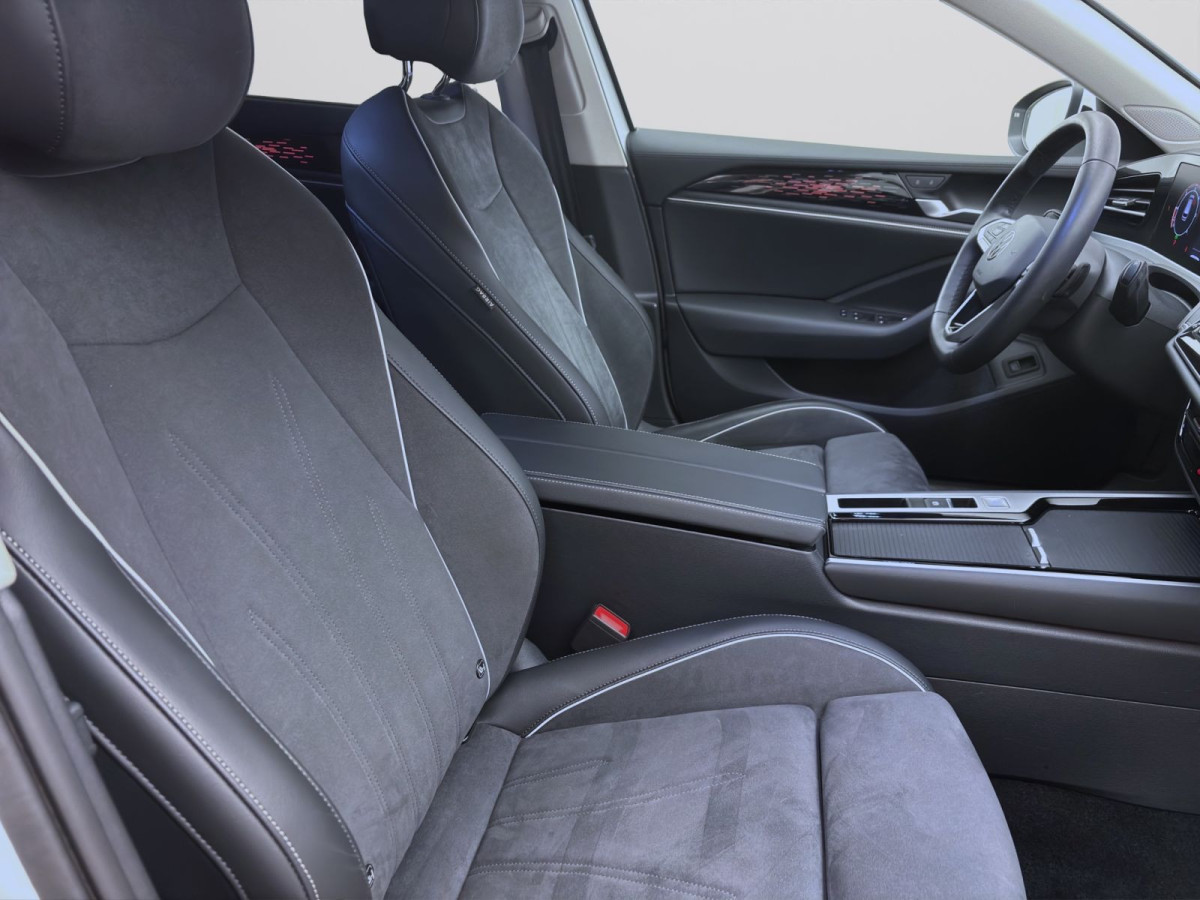 Thumb 16: Volkswagen Passat Variant 2.0 TDI DSG ELEGANCE NAVI KAMERA SITZHZG IQ.LIGHT