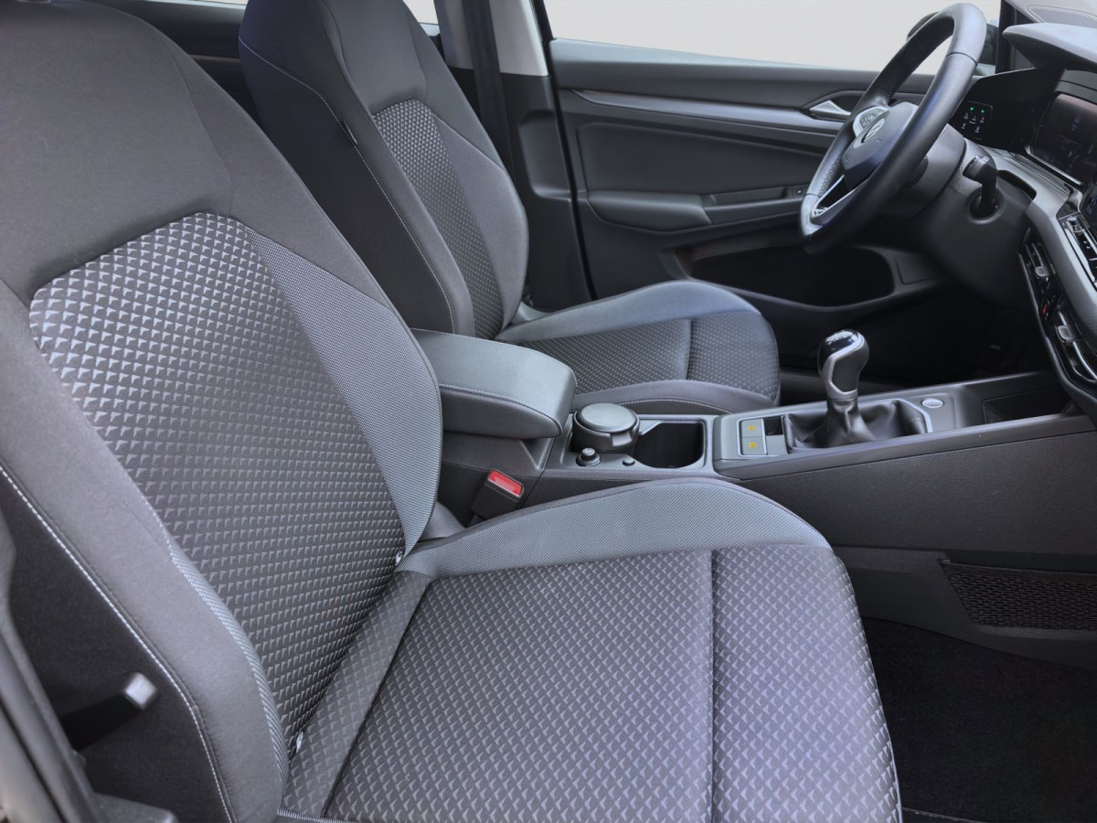 Thumb 16: Volkswagen Golf 1.5 TSI ACTIVE STDHZG NAVI HuD KAMERA
