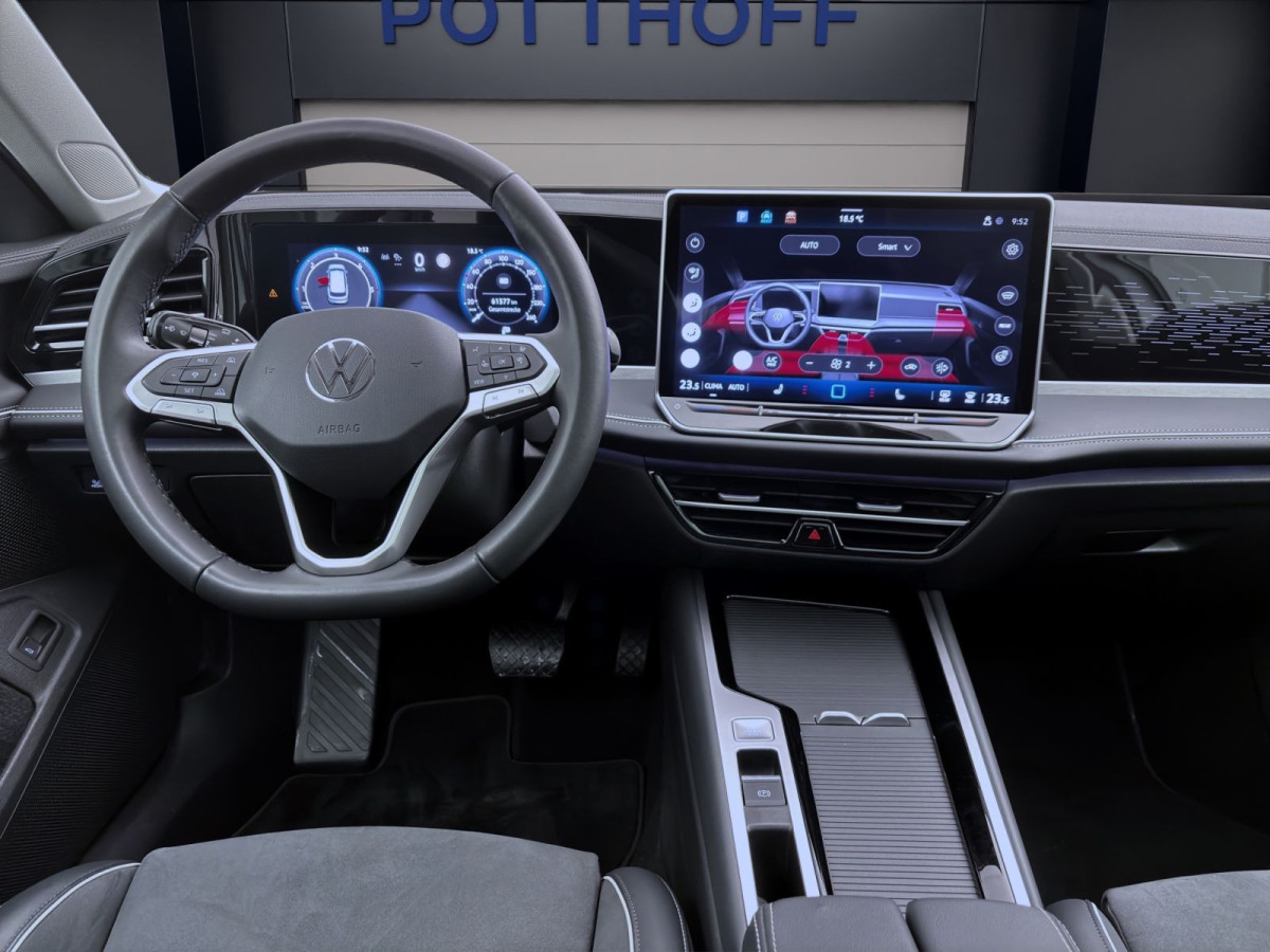 Thumb 13: Volkswagen Passat Variant 2.0 TDI DSG 4M ELEGANCE STDHZG PANO AHK NAVI