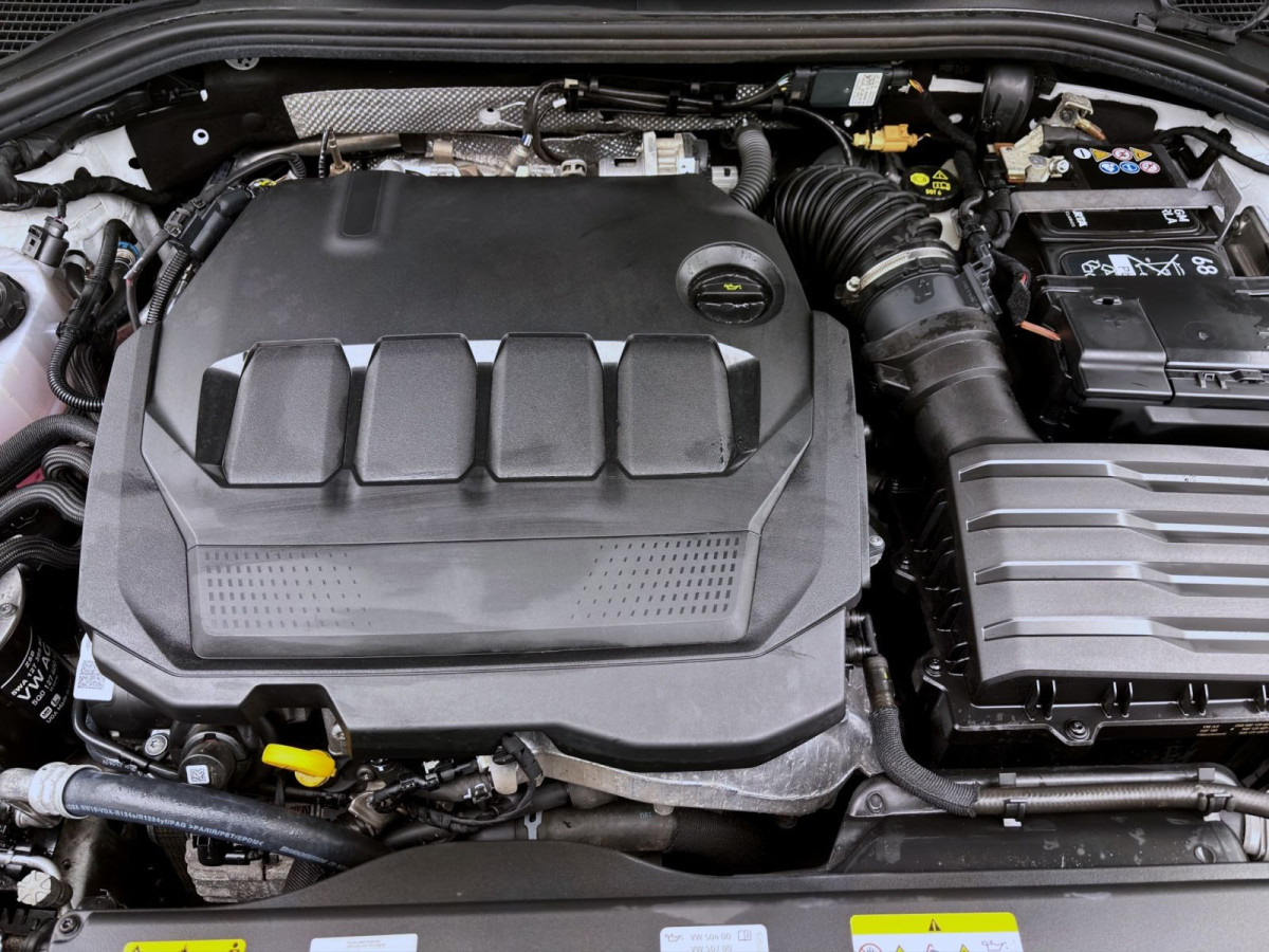 Thumb 18: Volkswagen Passat Variant 2.0 TDI DSG 4M ELEGANCE STDHZG PANO AHK NAVI