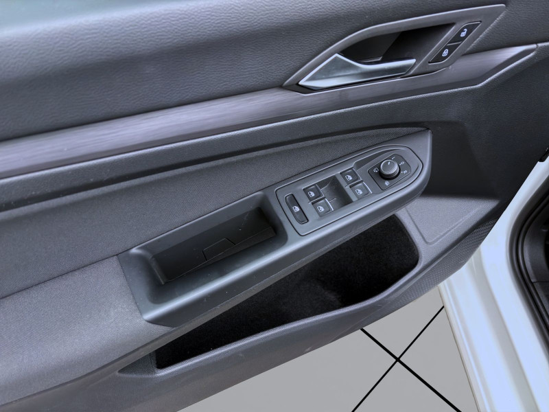Bild 10: Volkswagen Golf 1.5 eTSI DSG STYLE STDHZG PANO NAVI HuD