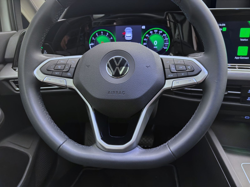 Bild 12: Volkswagen Golf 1.5 eTSI DSG STYLE STDHZG PANO NAVI HuD