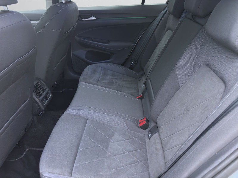 Bild 15: Volkswagen Golf 1.5 eTSI DSG STYLE STDHZG PANO NAVI HuD