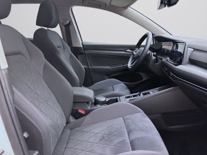 Bild 16: Volkswagen Golf 1.5 eTSI DSG STYLE STDHZG PANO NAVI HuD