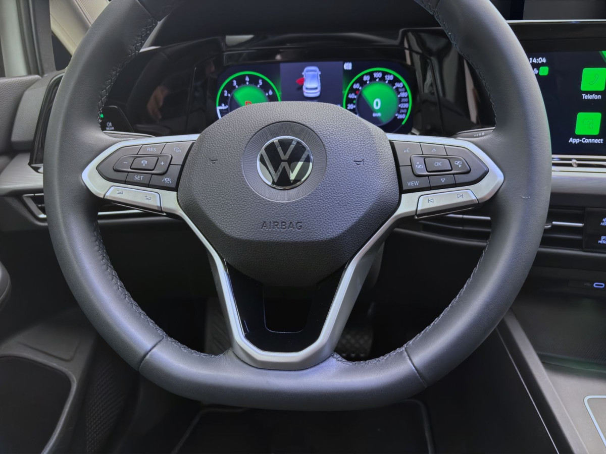 Thumb 12: Volkswagen Golf 1.5 eTSI DSG STYLE STDHZG PANO NAVI HuD