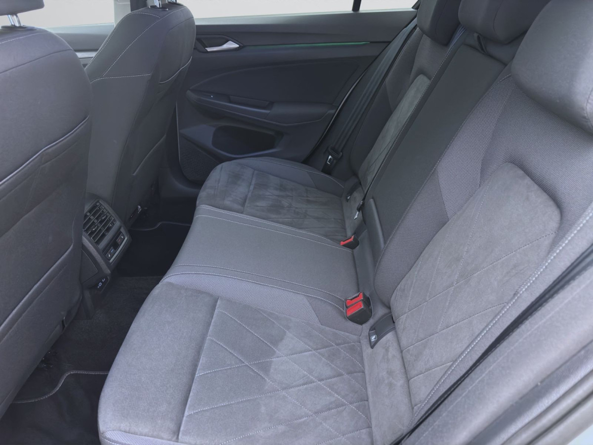 Thumb 15: Volkswagen Golf 1.5 eTSI DSG STYLE STDHZG PANO NAVI HuD