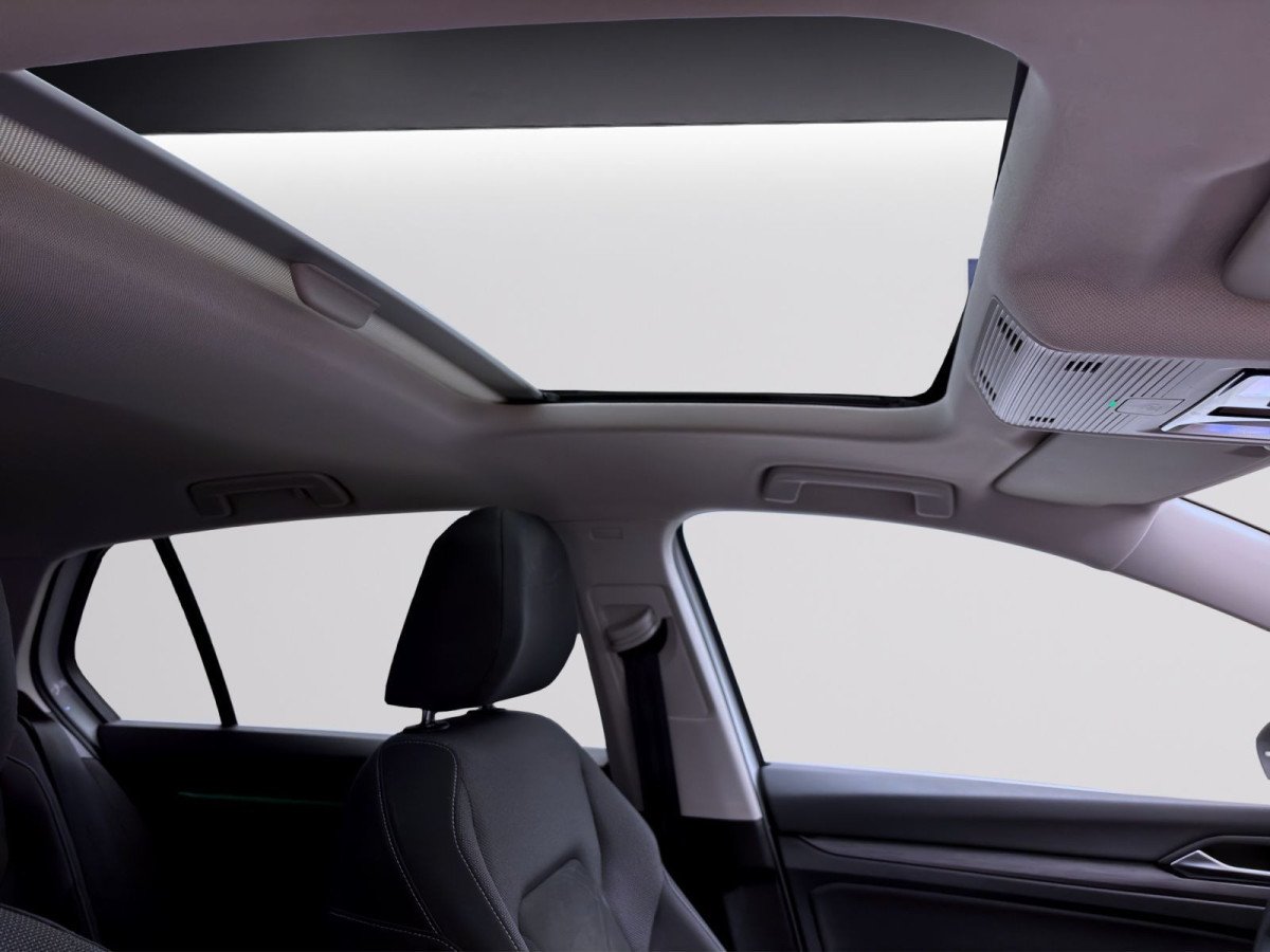 Thumb 17: Volkswagen Golf 1.5 eTSI DSG STYLE STDHZG PANO NAVI HuD