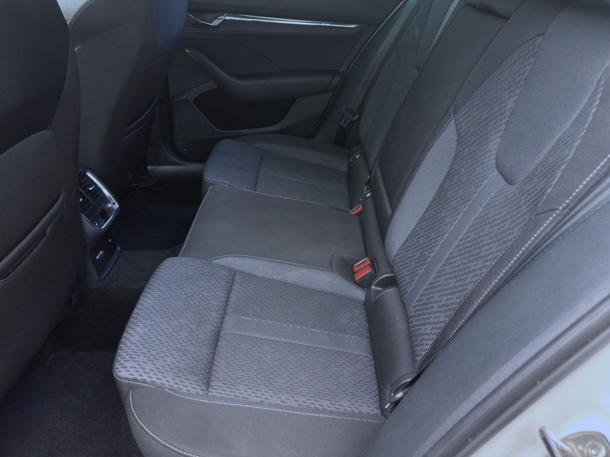 Thumb 15: Škoda Octavia Combi 2.0 TDI DSG STYLE PANO AHK NAVI PDC