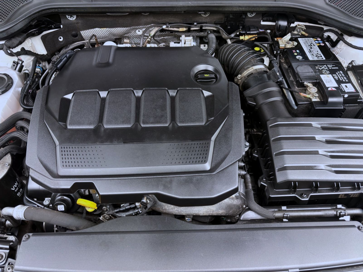 Thumb 18: Škoda Octavia Combi 2.0 TDI DSG STYLE PANO AHK NAVI PDC