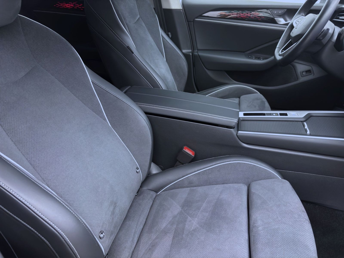 Thumb 16: Volkswagen Passat Variant 2.0 TDI DSG BUSINESS AHK NAVI KAMERA DCC