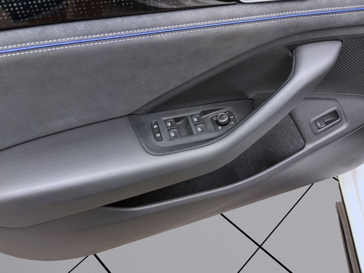 Thumb 10: Volkswagen Passat Variant 2.0 TDI DSG 4M R-LINE STDHZG PANO AHK NAVI
