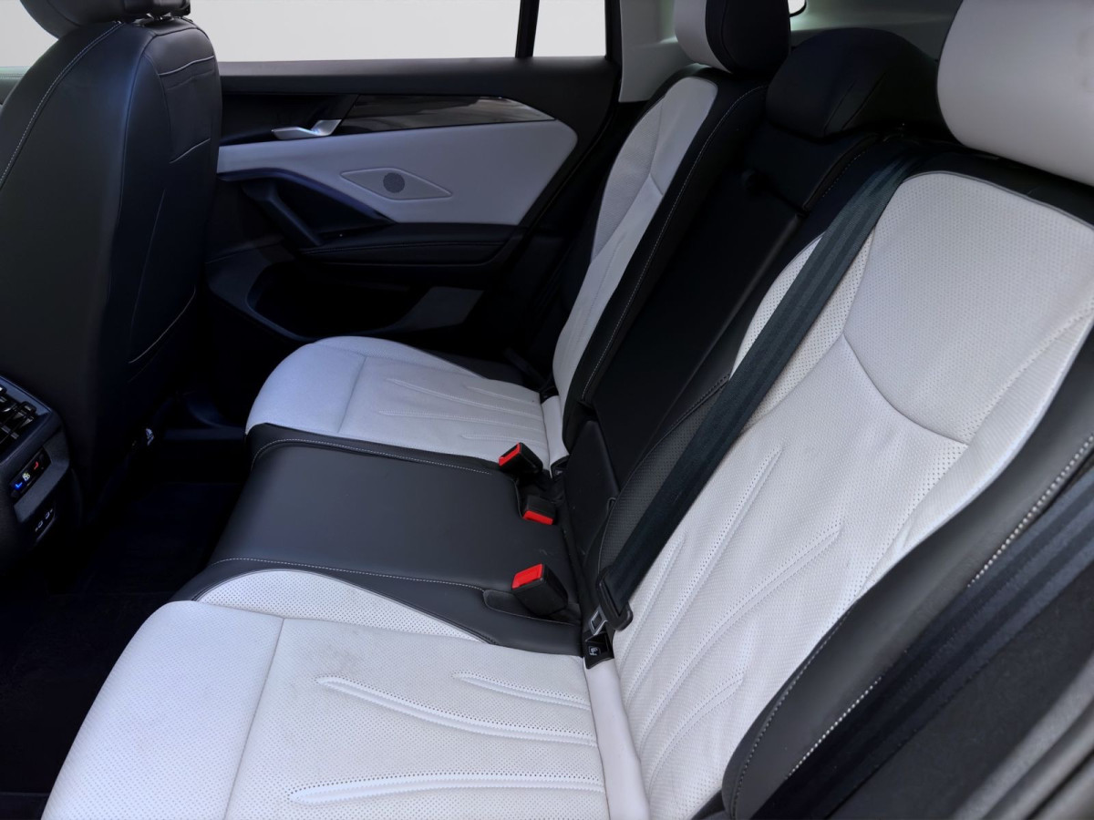 Thumb 15: Volkswagen Tiguan 2.0 TDI DSG 4M ELEGANCE AHK KAMERA NAVI PDC
