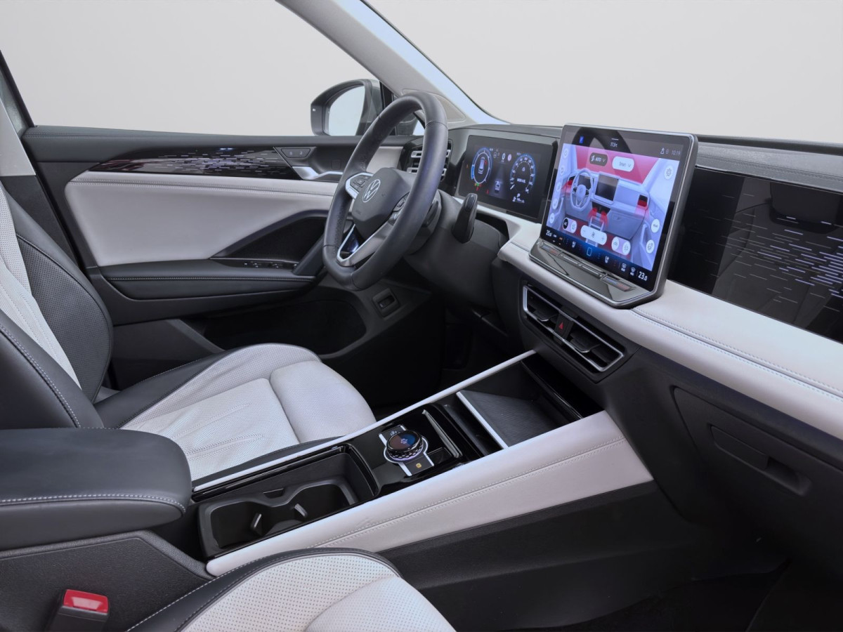 Thumb 17: Volkswagen Tiguan 2.0 TDI DSG 4M ELEGANCE AHK KAMERA NAVI PDC
